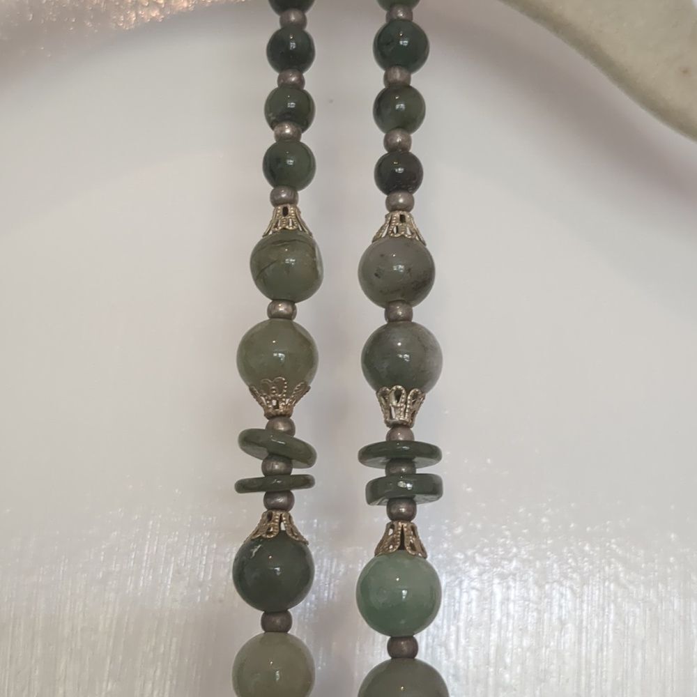 Vintage Chunky Jade Bead Necklace 17 inches long - Picture 9 of 10